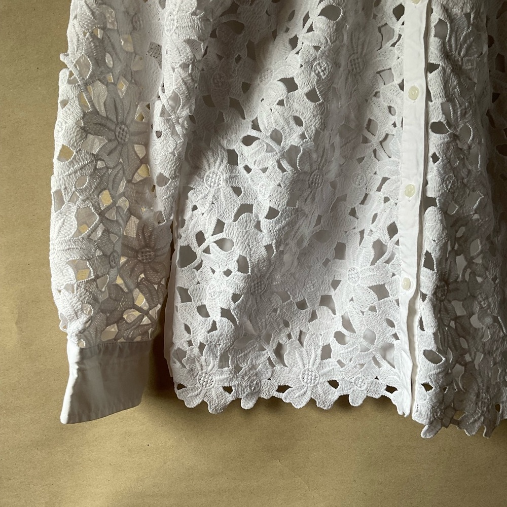 Banana Republic Classic White Blouse. Lace front. Size S. - Picture 3 of 11